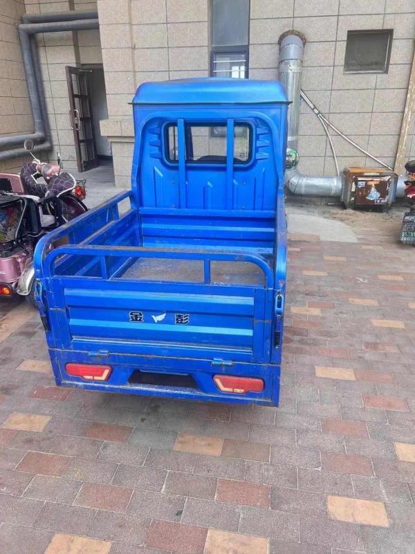 出售电动三轮车，双排座带个斗，新换的电瓶，